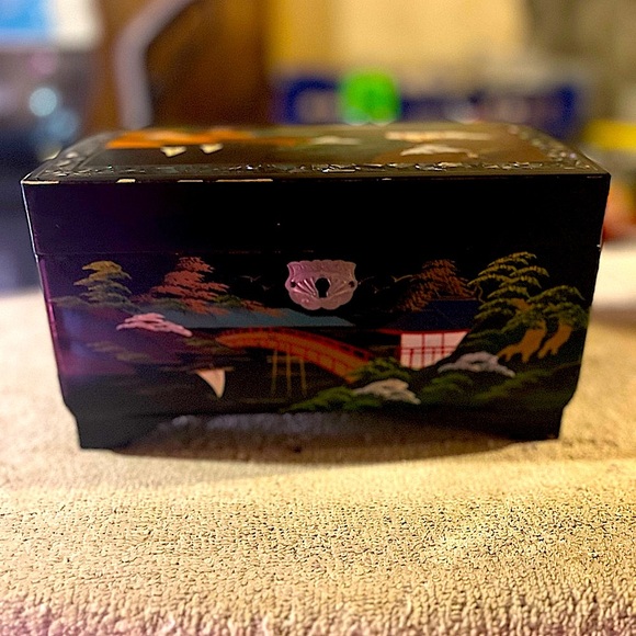 Vintage Japanese Lacquered Music Box - Picture 2 of 10